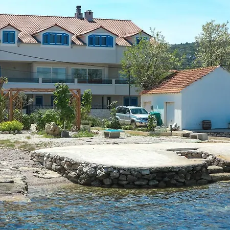 Apartment Karlo *