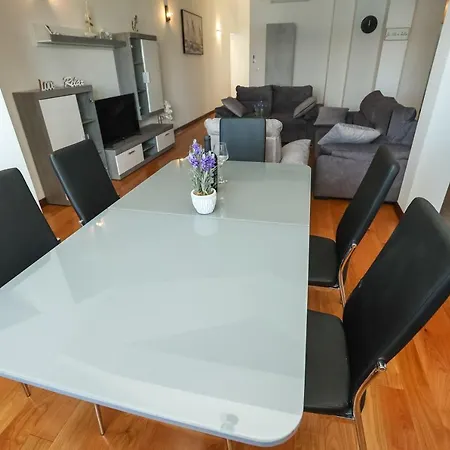 Apartment Karlo
