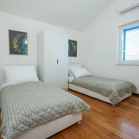 Karlo Apartment