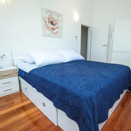 Apartment Karlo *